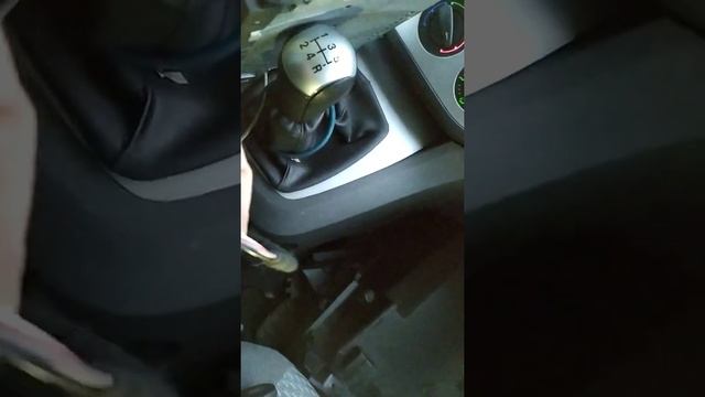 Форд Фокус С-Макс где находится AUX. смотреть онлайн