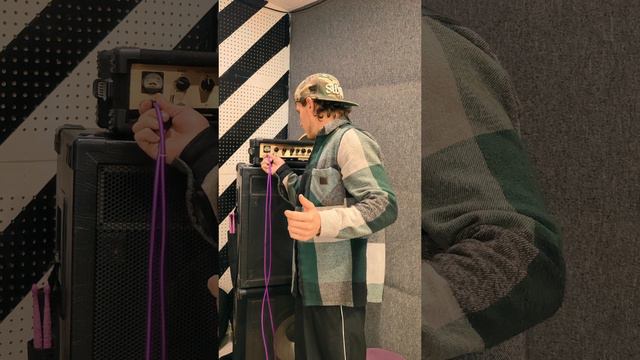 басист забыл самое главное