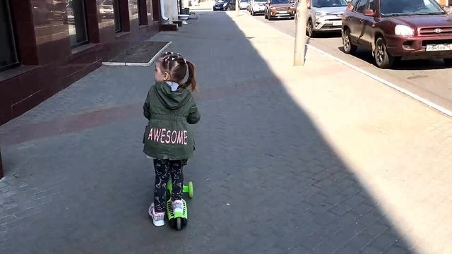ВЛОГ Едем на самокате в ПАРК ! Детская площадка ПИРАТСКИЙ КОРАБЛЬ смотреть онлайн