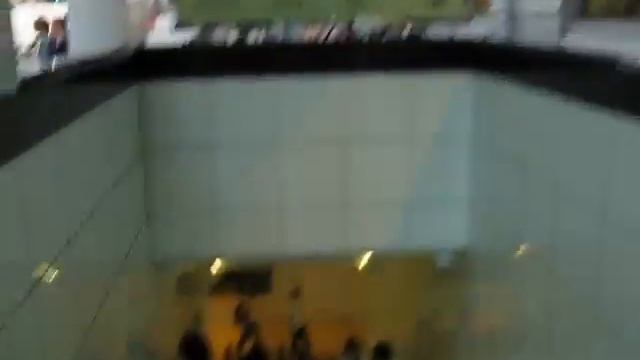 Passing Through the Subway at Tsim Sha Tsui смотреть онлайн