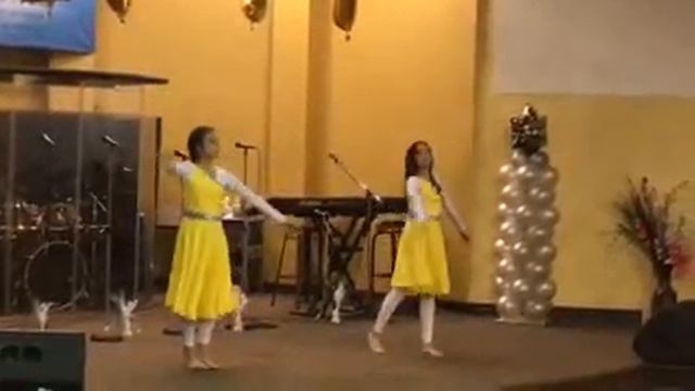 LOYAL,PRAISE AND DANCE - GABI AND ALEIDYS смотреть онлайн