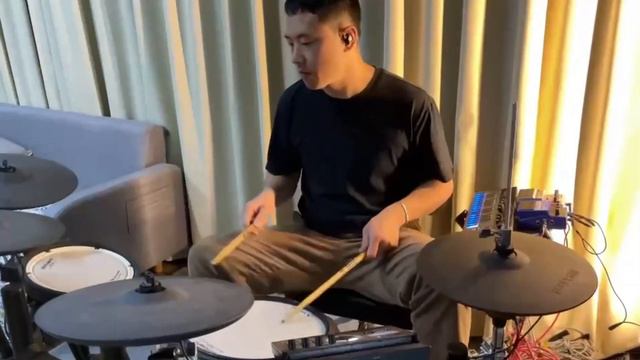 Donner B1 Bass Synthesizer / Sequencer Jam Session w/ Roland TD-17KVX - Miao Changjiang смотреть онлайн