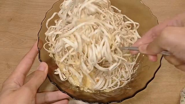 Пироги с вишней и изюмом