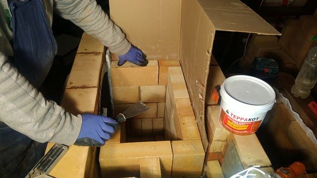 Кладём топливник для ОВ-плиты. ПЕРЕСЕЛЕНЦАМ!!! смотреть онлайн
