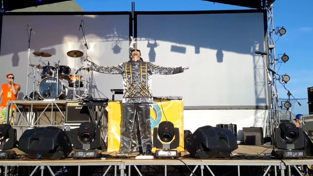 Школа танцев "BoomBox" на Open Air МИРА номер 1 смотреть онлайн