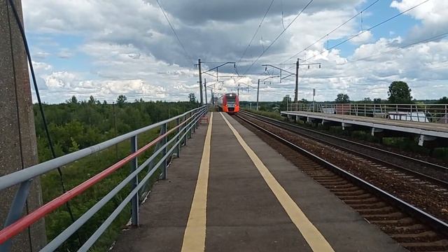 Электропоезд Ласточка ЭС1-037 Проходит О.П. Галицкая смотреть онлайн