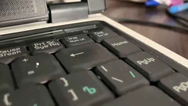 Мой ноутбук из 200Х года. F6Eseries, кто он сейчас и кем являлся тогда. смотреть онлайн