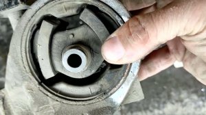 Замена задней подушки двигателя Nissan Liberty QR20