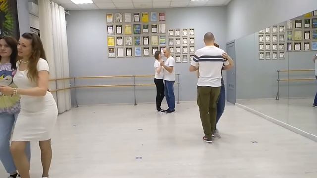 Kizomba. Сдвижки ног и поворотики. KIZOMBA-studio. смотреть онлайн