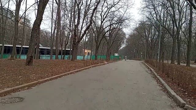 Киев. Парк им. А.С. Пушкина ранней весной. смотреть онлайн