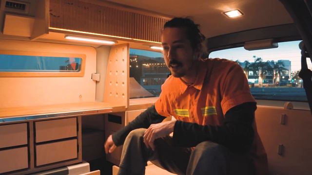 Artist builds out Mitsubishi L400 Delica Camper Van смотреть онлайн