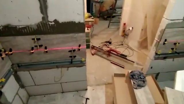 Сантехнику развели, приступили к укладке плитки. смотреть онлайн