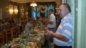 Песня "Желаю..." поет Вероника Максимова