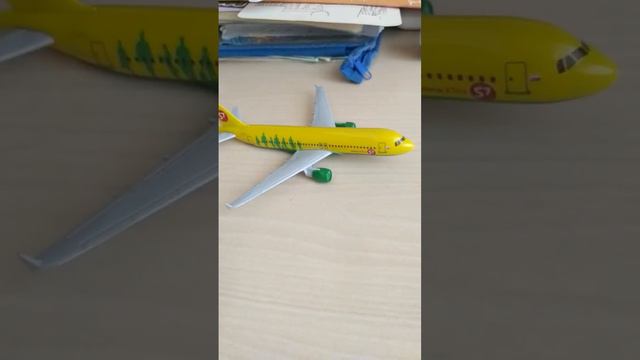 модель самолёта Airbus A 320-200 а/к S7 Airlines  в старой расцветки