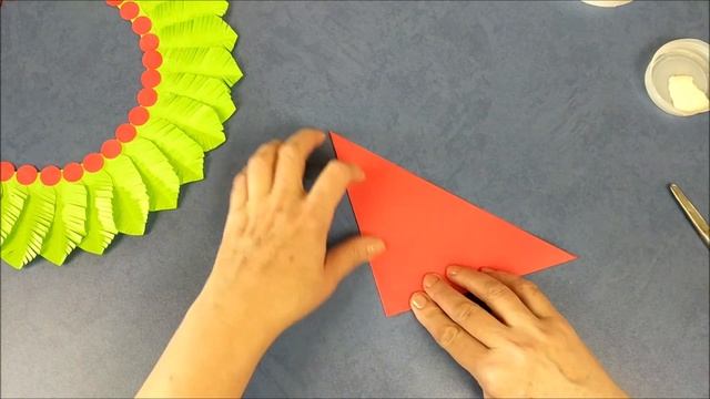 Рождественский венок своими руками из бумаги. Christmas paper wreath смотреть онлайн
