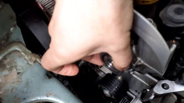 Рено меган 2 1.6, лучше для старых двигателей к4м ставить сальник распредвала с пружиной!!! смотреть онлайн
