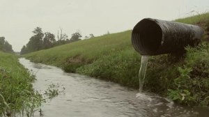 Для чего в советских унитазах делали полочку?