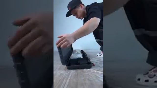 Процесс нанесения полимерной шпатлёвка Ceresit CT 127 смотреть онлайн