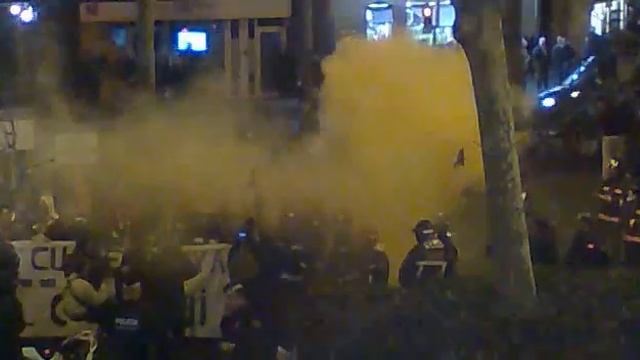 Protesta de bombers de Barcelona en Gran Via смотреть онлайн