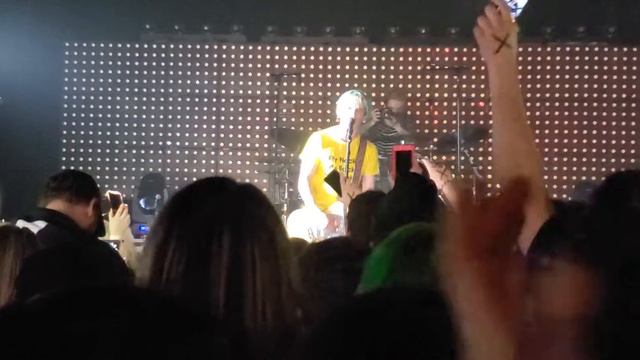 Move Me - Badflower (Live) смотреть онлайн