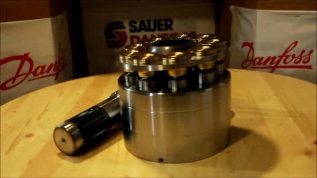 Ремнабор: Вал, качающий узел, Манжета для насоса H1P147 Danfoss смотреть онлайн