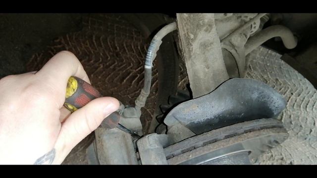 Замена передних тормозных колодок Ауди А4 В8 2011 смотреть онлайн