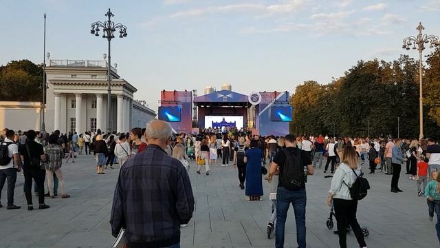 7. Москва. На ВДНХ в День города. смотреть онлайн