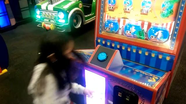 Arcade games at chucke cheese's смотреть онлайн