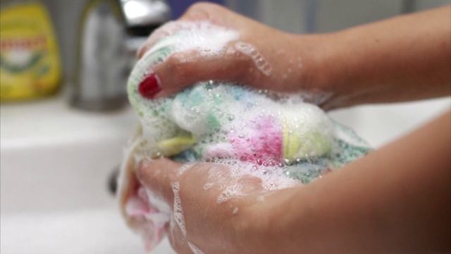 Как легко вывести пятна от кофе на одежде (даже белой), удаление пятен кофе с одежды, мебели и ковр смотреть онлайн