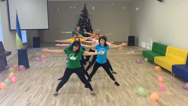 Это прекрасное гармоничное выступление от йогов! Мы желаем счастья вам! смотреть онлайн