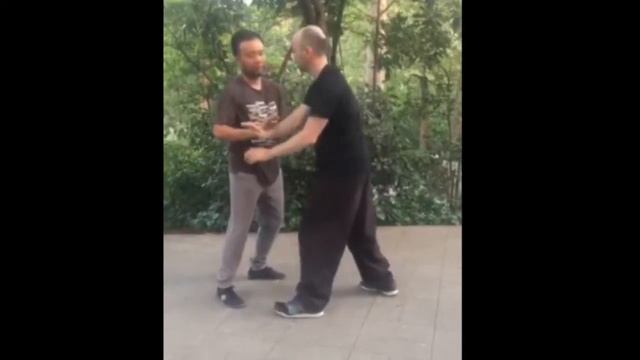 ТуйШоу в ГуанЧжоу - ТайЦзиЦюань в КИТАЕ  推手 Tui Shou Толкающие Руки