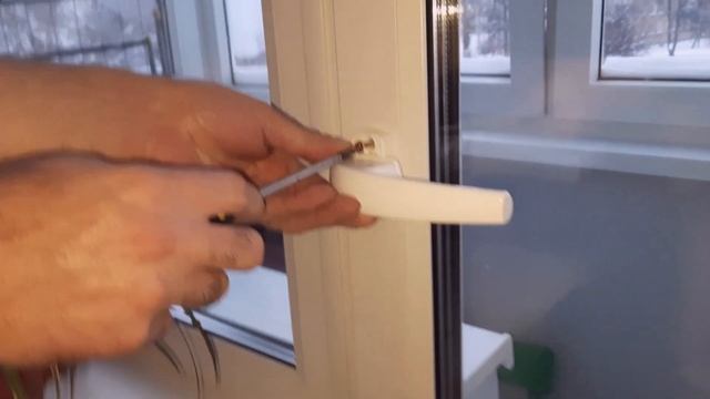 Как заменить ручку на пластиковом окне и двери. смотреть онлайн