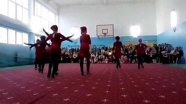 Я выступаю грузинский танец??? смотреть онлайн