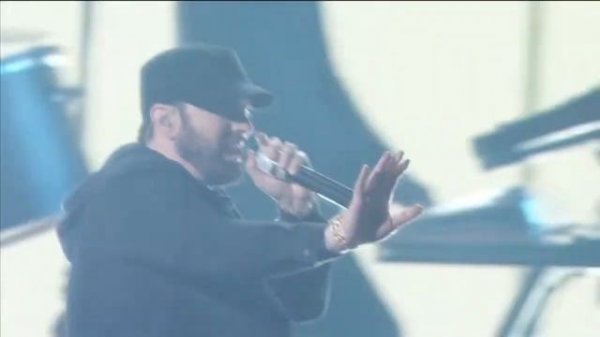 Eminem full performance 2020. Эминем полное выступление.