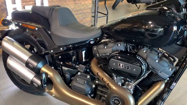 Fat Bob 114 Harley-Davidson vivid black смотреть онлайн