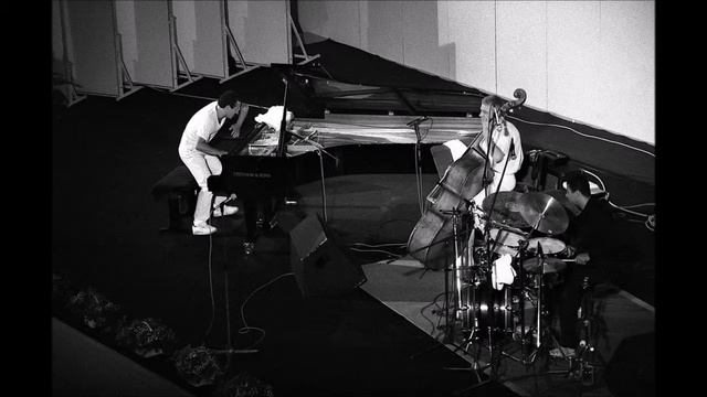 Keith Jarrett trio- Love Is Many Splendored Thing смотреть онлайн