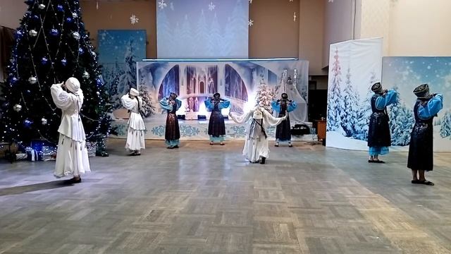 «Дни недели» исполняет народный ансамбль песни и танца "Жарки" из Хакасии смотреть онлайн