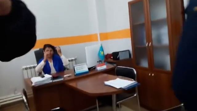 Зам директор центр занятости запрещает снимать на видео! Полиция не защищает наше право Конституция смотреть онлайн