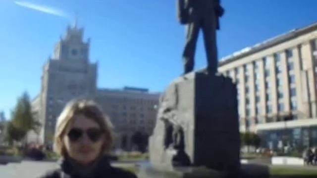 Возле памятника В.В. Маяковскому смотреть онлайн