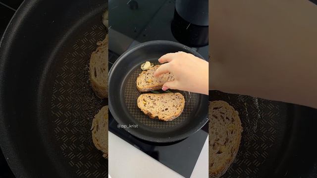 тост с фетой и помидорами