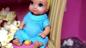 ПОЧЕМУ В ШКАФУ ПОП КОРН?? Катя и Макс ОДНИ ДОМА веселая семейка смешные куклы Барби сериал ДАРИНЕЛ