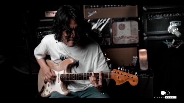 【Brush eight】Fender Custom Shop MBS 1966 Stratocaster Relic “Aged Sonic Blue” by Vincent Van Trigt смотреть онлайн