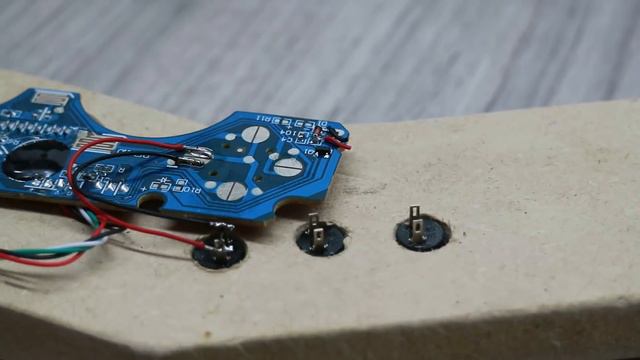 Guitarra Guitar Hero Para Tu Telefono Android Muy Facil de Construir DIY 2020 смотреть онлайн