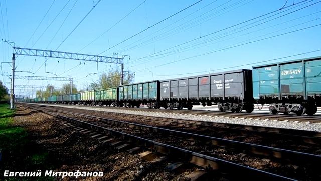 Электровоз ВЛ10У-076 (ТЧЭ-23) с грузовым поездом. смотреть онлайн