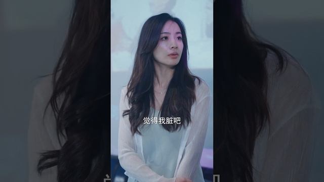 小嬌妻被趕出門後和別的男人去酒吧，總裁看見後心疼極了，現場大發雷霆嚇壞所有人！ 丨愛你罪不至死7-13 смотреть онлайн