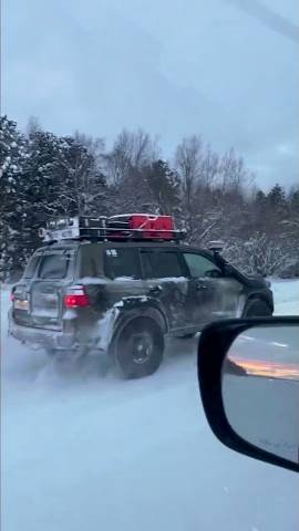 Двухсотка на 37” колесах по Ямальскому зимнику смотреть онлайн