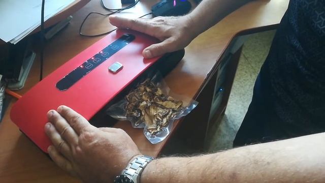 Вакуумный упаковщик "Vacuum Fresh Keeping Machine" смотреть онлайн