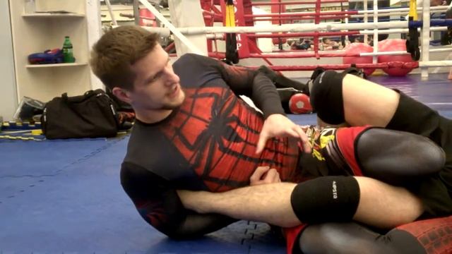 Ущемление ахилова сухожилия или просто ахилл. Простой в исполнении болевой на ногу смотреть онлайн