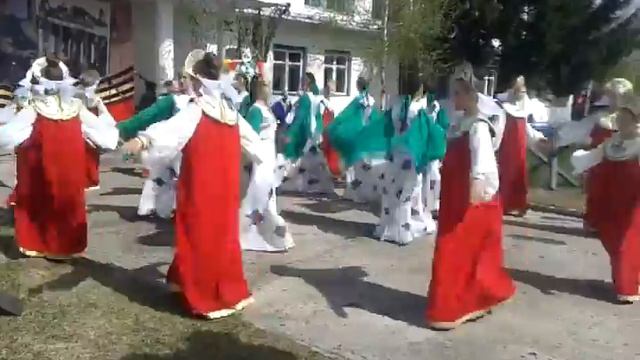 Очень красивый Русский народный танец в селе смотреть онлайн