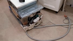 Течет посудомоечная машина Electrolux. Ошибка i30. Ремонт посудомоечной машины.